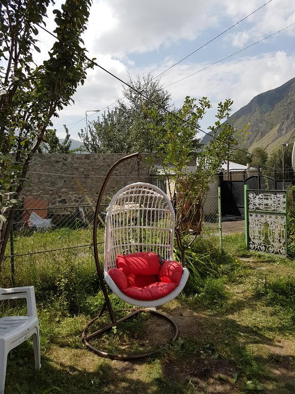 Nino'S Guest House Kazbegi Exterior foto